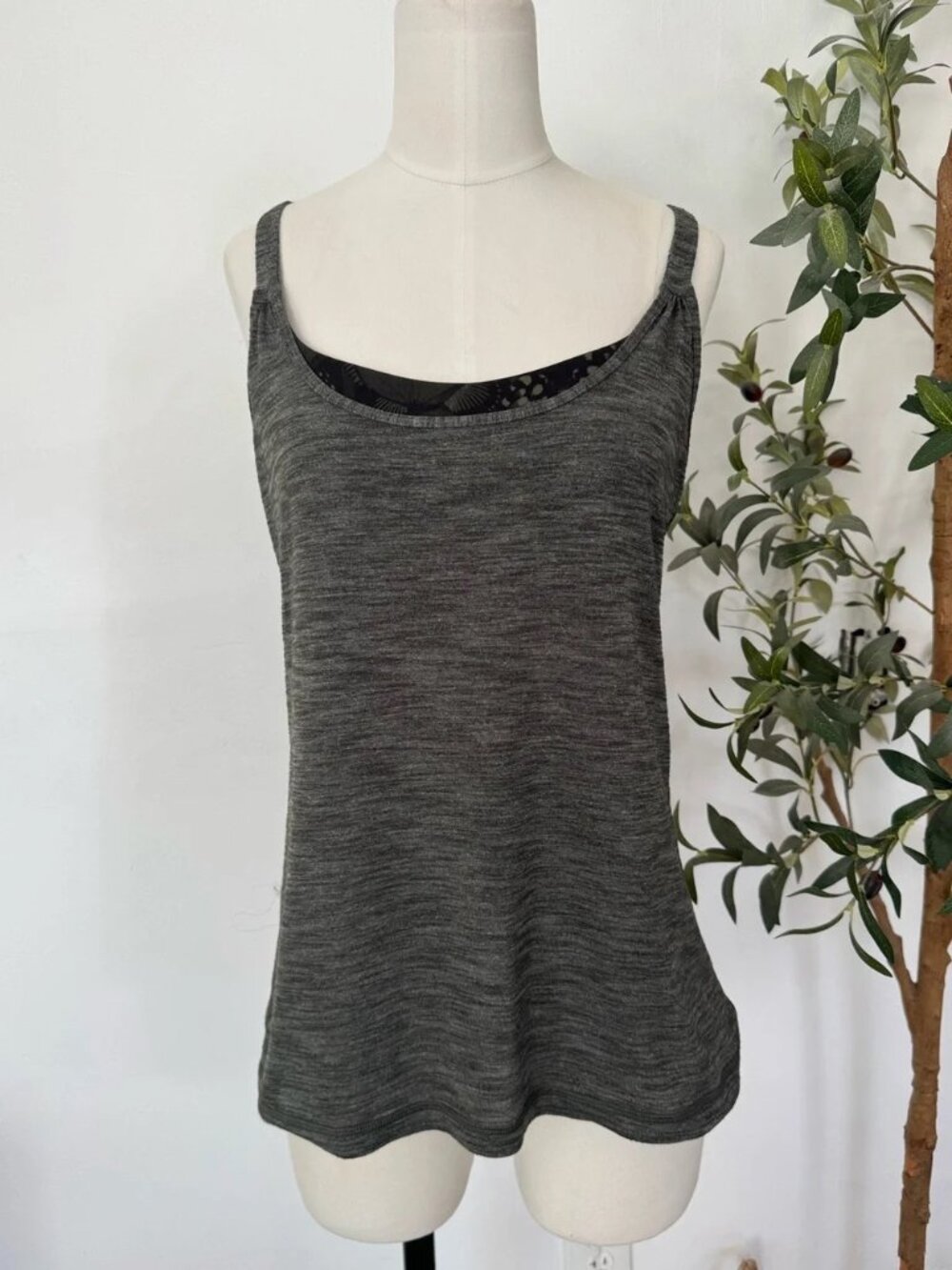 Lululemon Sunset Salutations 2-in-1 tank top Size 8